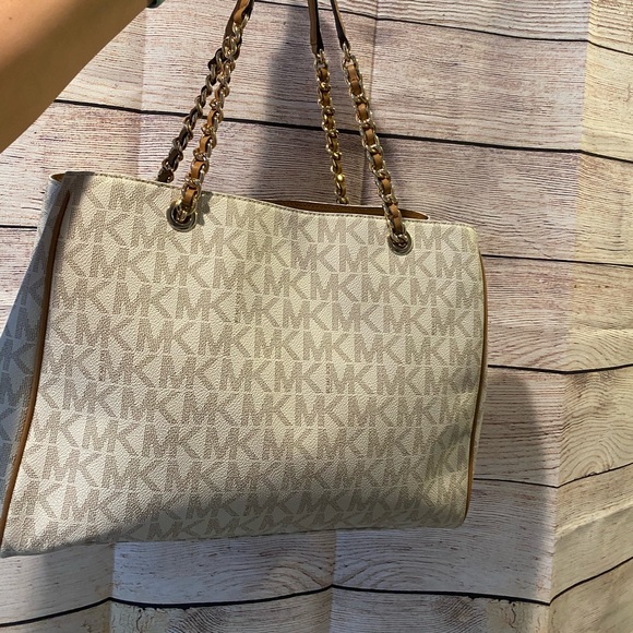 Handbag - Picture 5 of 10